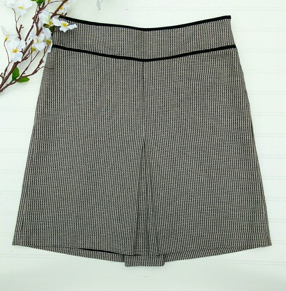 LOFT Dresses & Skirts - LOFT black/white/tan pleat- front skirt NWT sz 10